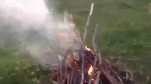 Как да запалите огън на пикник ако не си носите запалка и имате лада