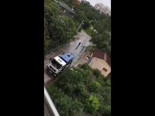 Кака се мият улиците в дъждовно време в София