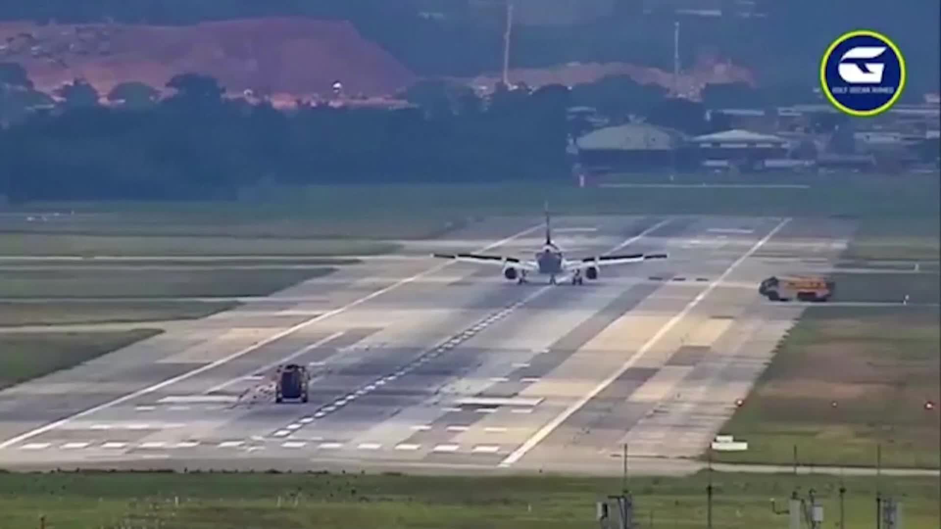 Самолет с повреден колесник кацна аварийно на летище в Бразилия (ВИДЕО)
