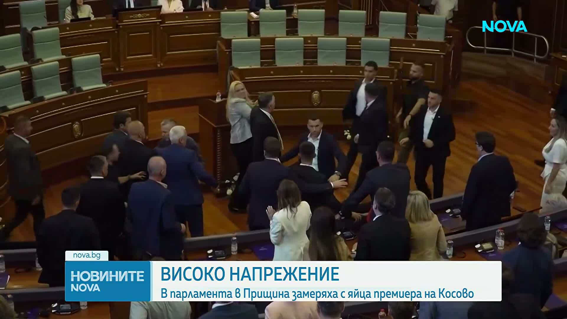 Опозиционен депутат замери косовския премиер с яйца
