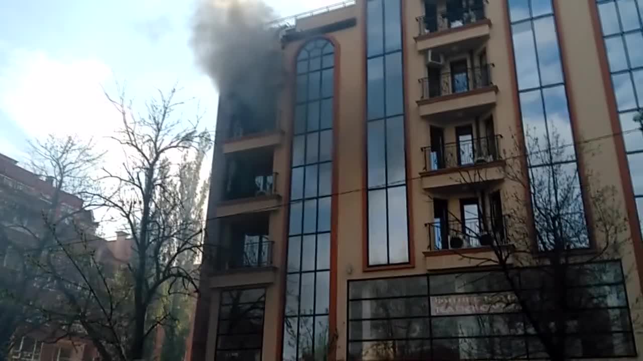 Пожар гори в апартамент в столичния квартал Зона Б-19
