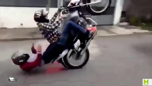 Не е добра идея да караш така мотор!