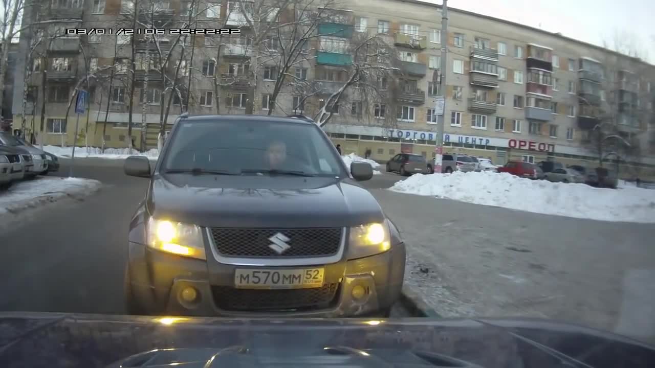 какво да направите, когато някаква куха лейка ви е спряла в платното! Хубав урок и даде!