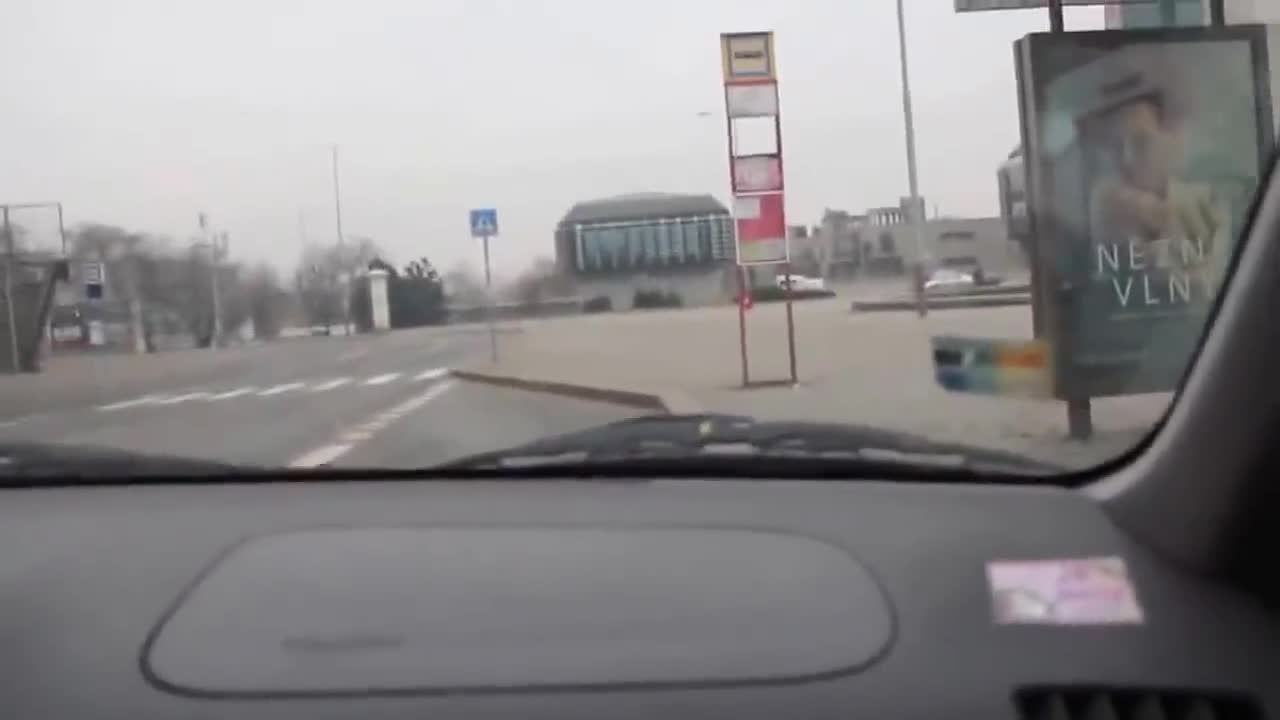 Ето как да стряскате разсеяните пешеходци: Много Смях