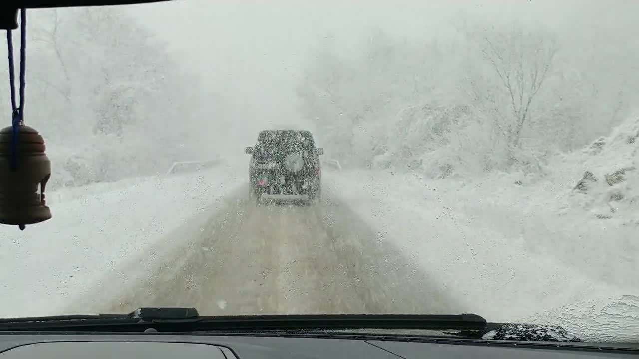 Пътят за Варна в Ловешкия регион - в сняг!