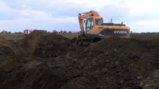 Трактор скъса петролопровод край Нова Загора