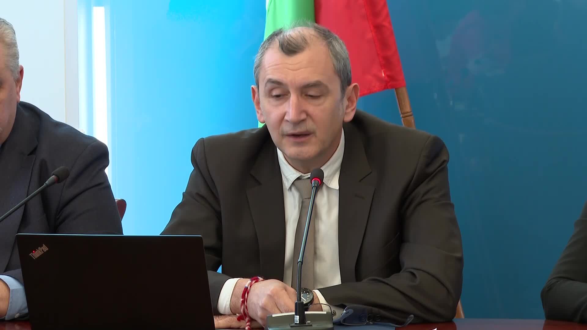 МЗ: Има сериозно изоставане при изграждането на базите за медицинските хеликоптери