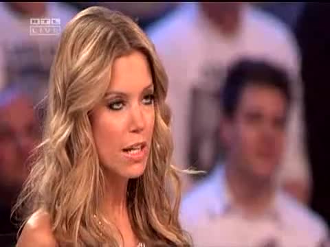Уникален Танц С Кристални Топки