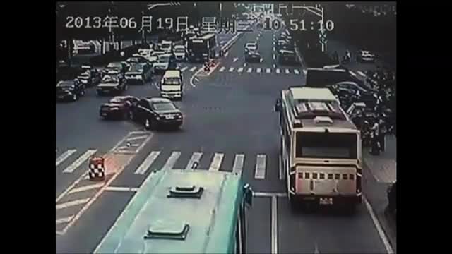 Баща и син направиха екшън сцена с колите си