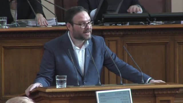 Депутатите ще изслушат Каракачанов в четвъртък