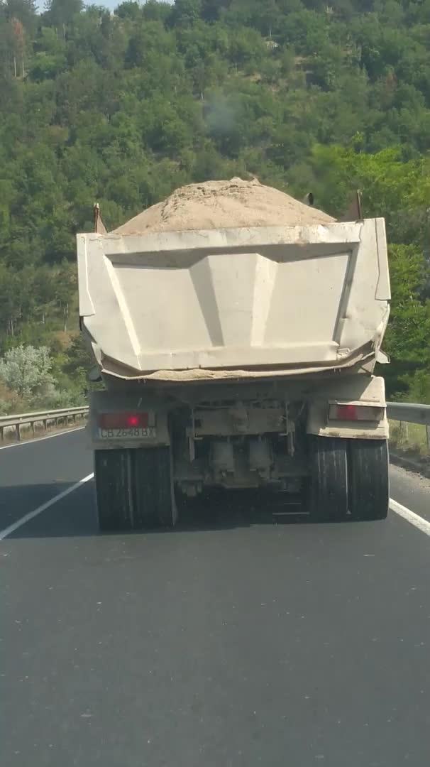 Опасно превозване на пясък