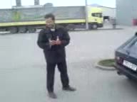 Мъж мести кола
