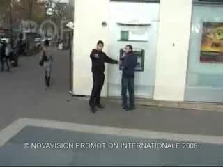 Секси шега ! Кой щипна мацето по дупето !