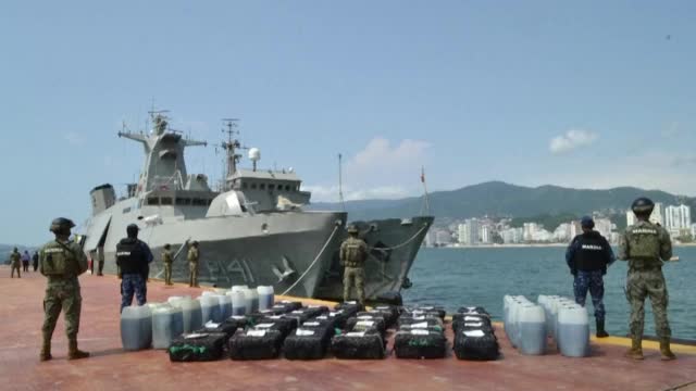 Преследване в морето: Мексиканският флот задържа 1200 кг кокаин (ВИДЕ