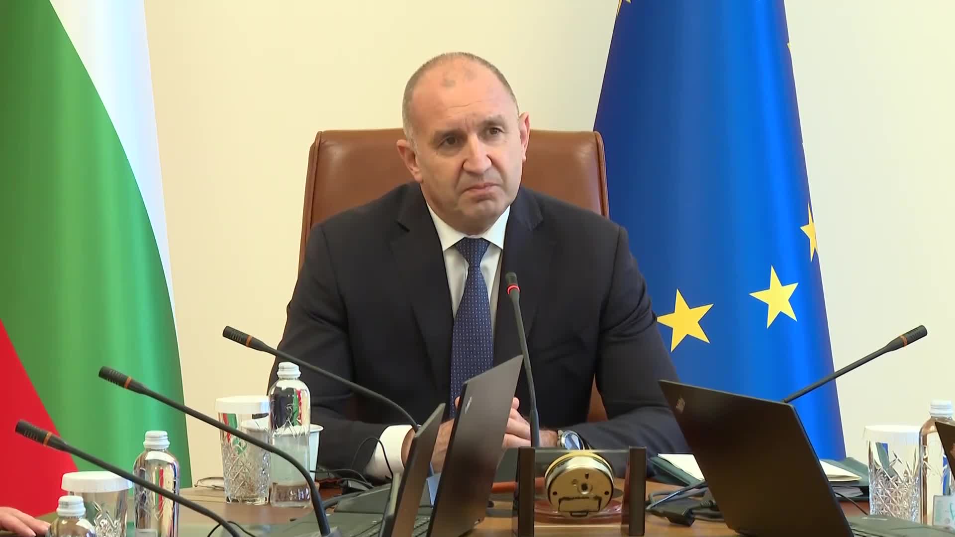 Румен Радев: Отхвърляме практиката на сглобките решения да се вземат зад гърба на българските гражда
