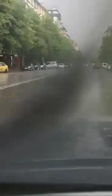 Силен дъжд в София