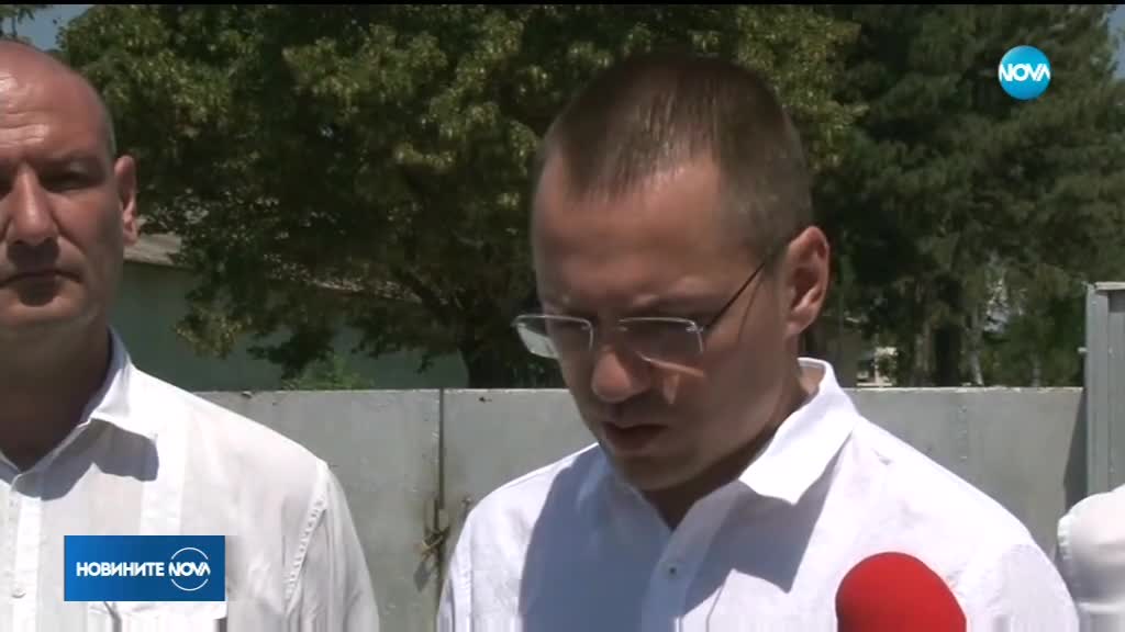 Депутати на проверка в бежанския център в Харманли