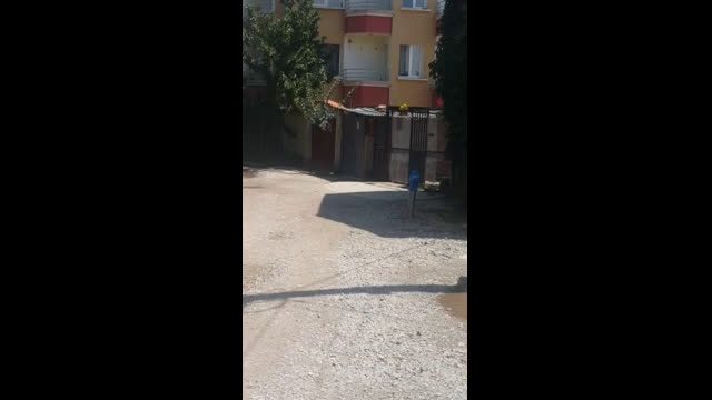 Улица без асфалтова настилка с огромни ями