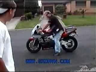 HONDA CBR 400RR Fireblade Burnout