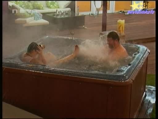 Big Brother 4-СМЯХ-Два Разгонени Кашалота В Джакузи"Манол И Филип"05.11.2008