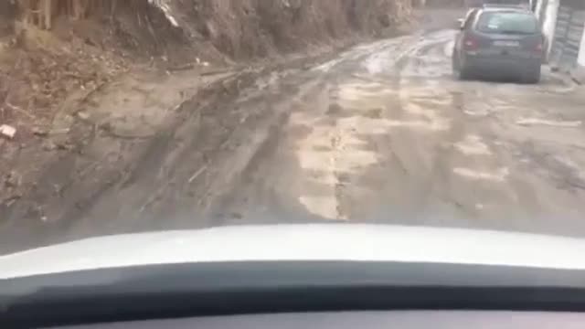 Ул. "Димчо Дебелянов" в гр. Дупница в окаяно състояние