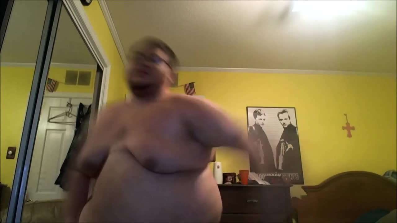 Дебелак Се Изкъртва На Готина Музика ! Harlem Shake