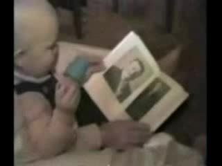 Бебе Гений Чете И Говори