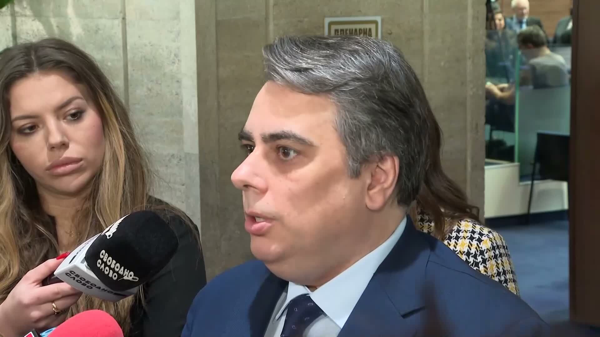 Как партиите реагираха на избора на Радев да връчи третия мандат на АПС