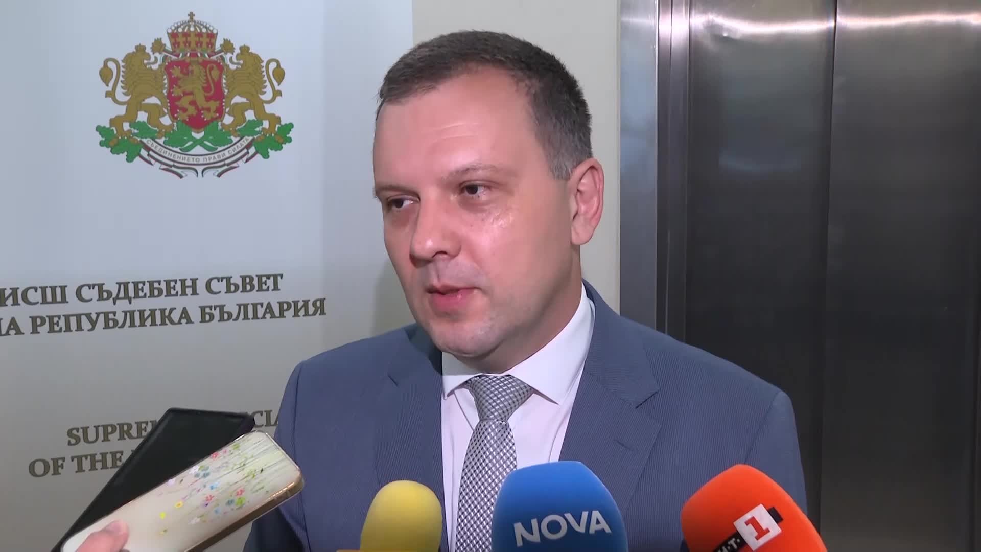 Правосъдният министър: Ще се запозная с мотивите и тогава ще реша дали да обжалвам отказа за отстран