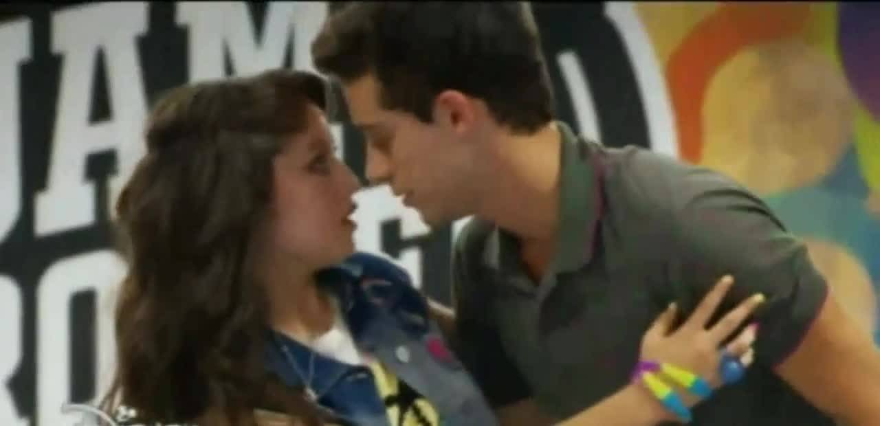 Soy Luna 2 - Луна и Матео се гледат влюбено - епизод 76 + Превод
