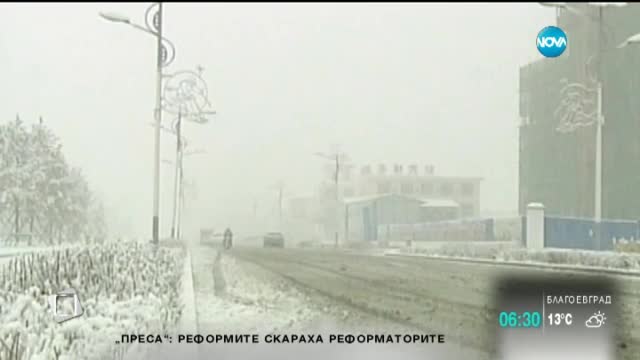 Сняг валя през май