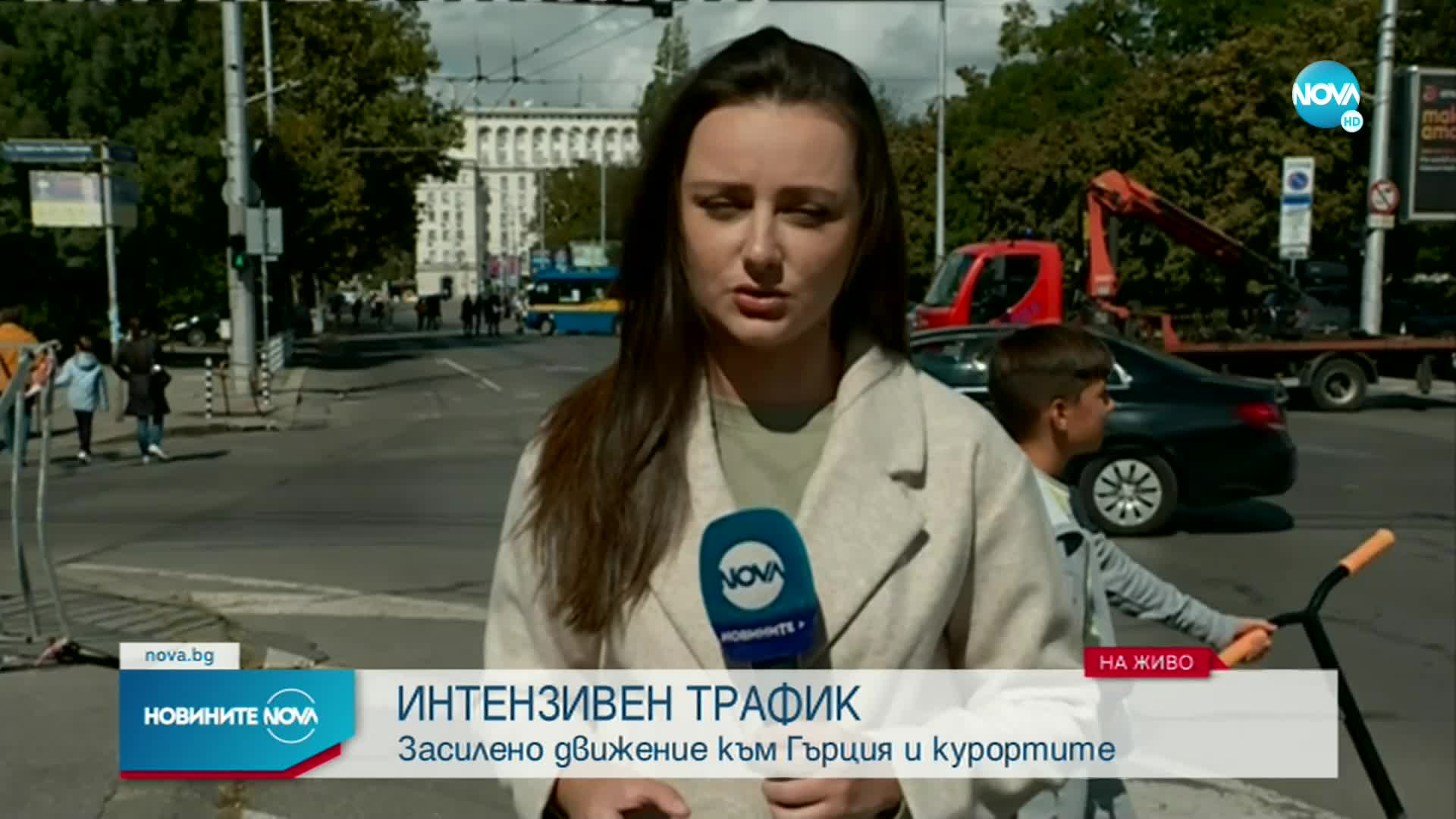 Засилен трафик, полицейски проверки и затворени улици в цялата страна