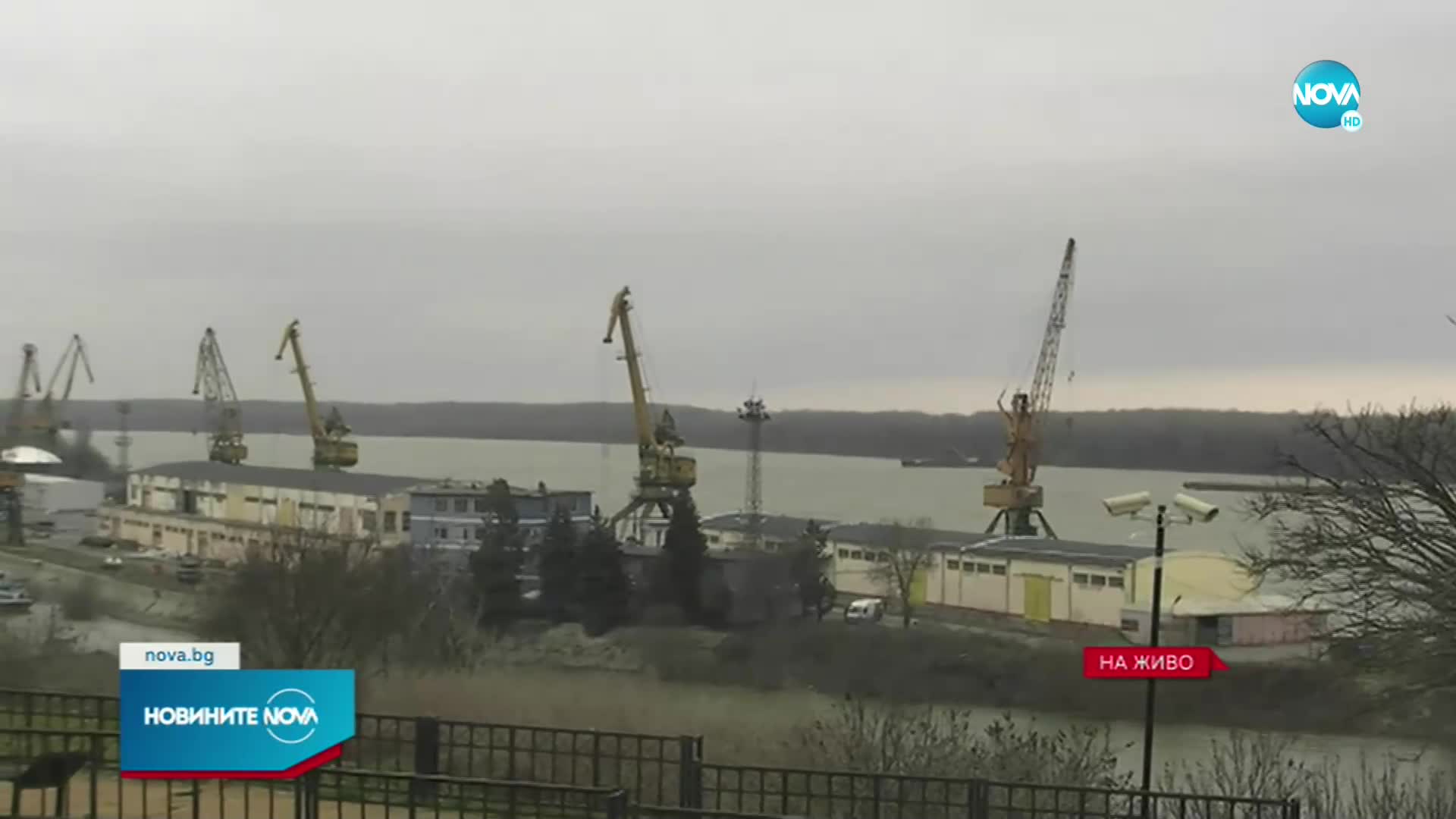В Русе временно спряха работа крановете по Дунав