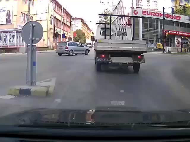 Изключително нагъл служебен автомобил