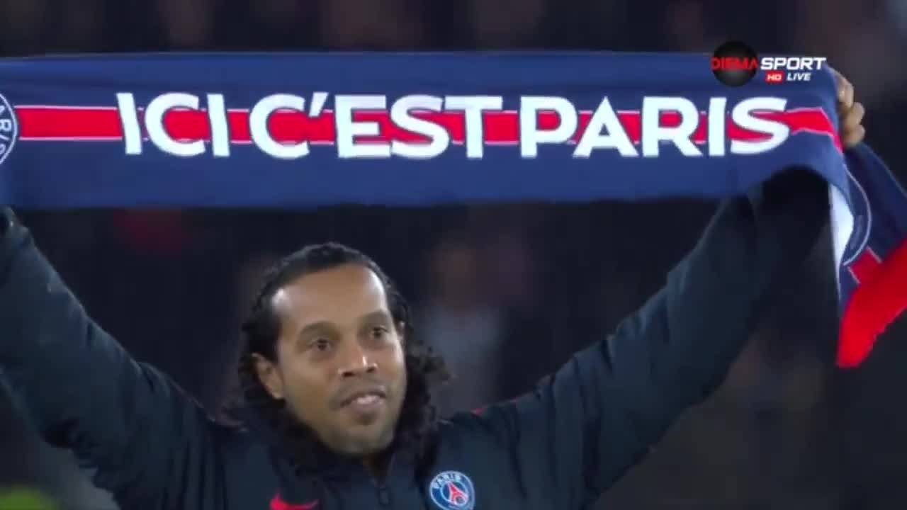 В Париж е така: Роналдиньо с начален удар, куп звезди на стадиона