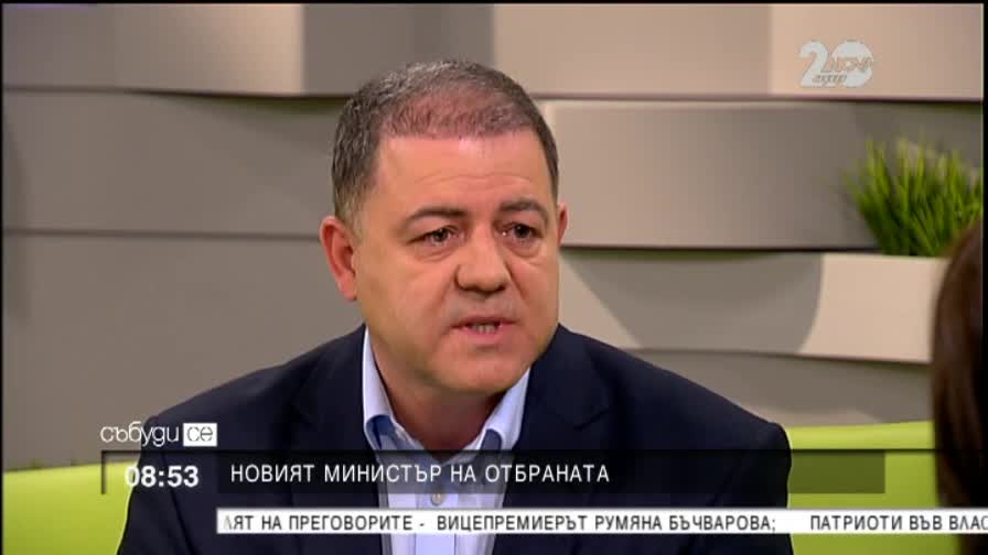 военен министър: Няколко партии ми предложиха този пост