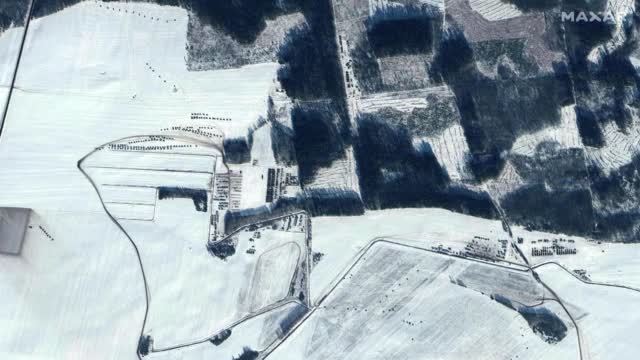 Струпване на военни в Беларус до границата с Украйна (КАДРИ)