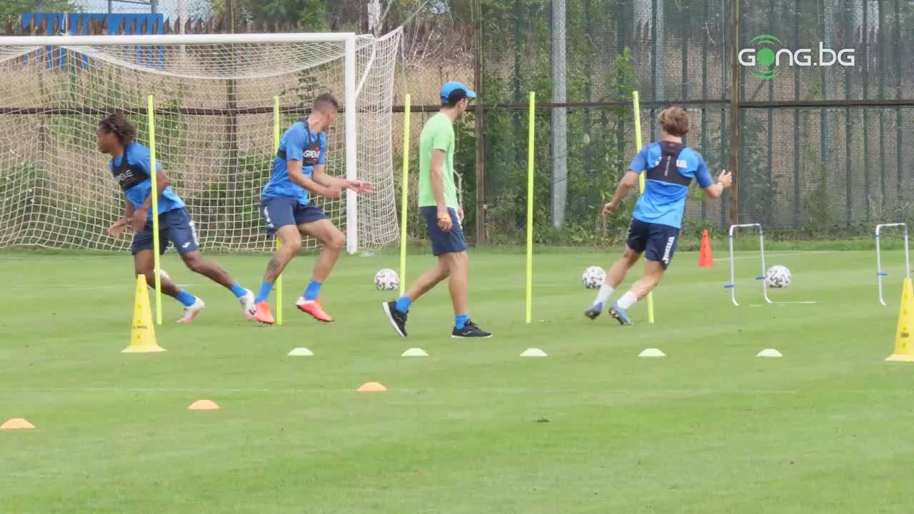 Левски продължава с тренировките по време на паузата