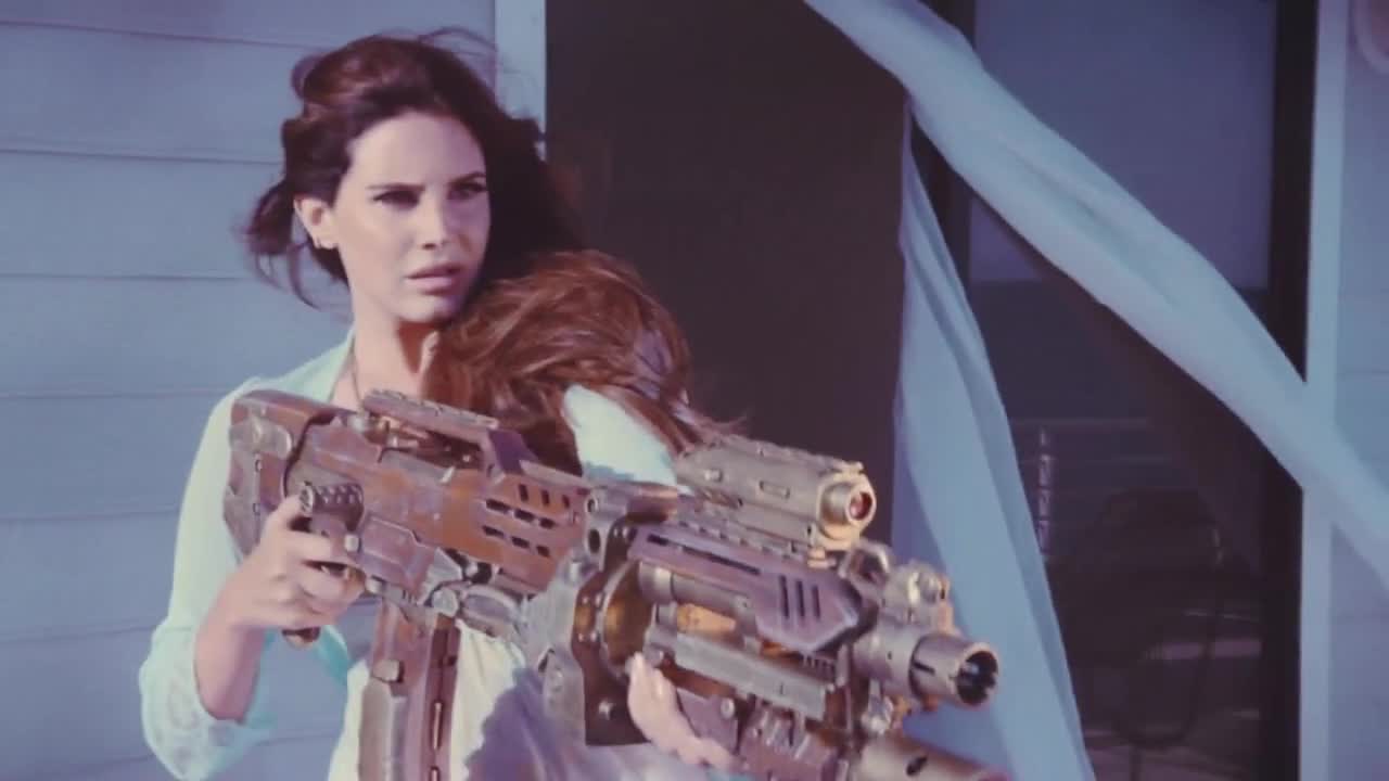 Премиера 2015** Lana Del Rey - High By The Beach ( Официално видео) превод & текст