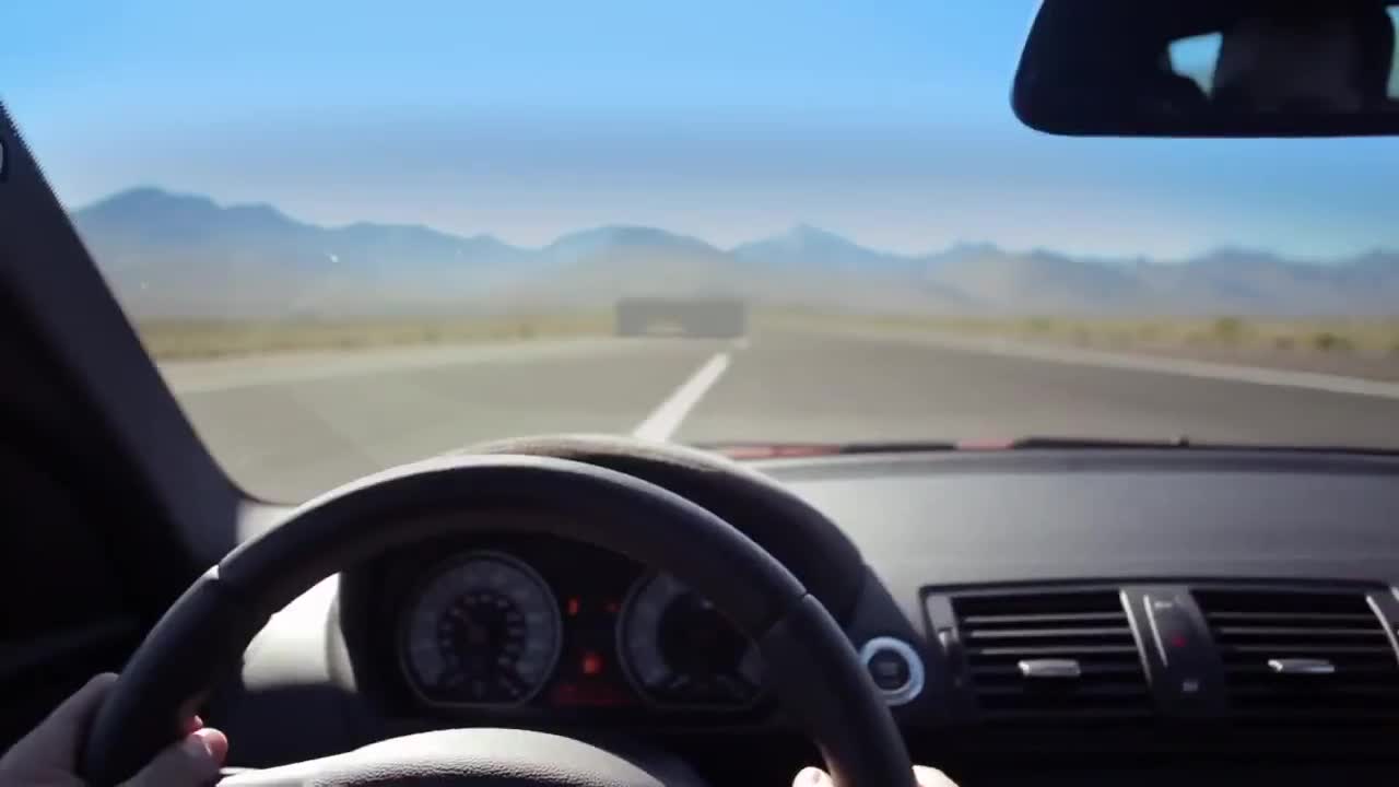 Bmw 1m срещу бетонни стени