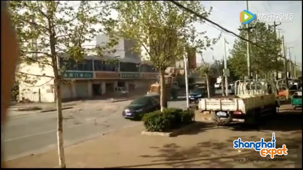 Да участваш в битка с булдозери не е шега !