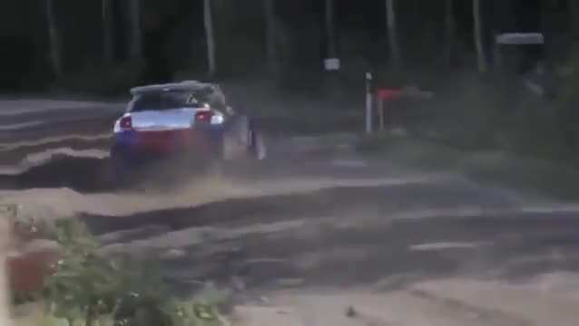 Рали пилот ,губи контрол за момент ,но показа че е железен !!