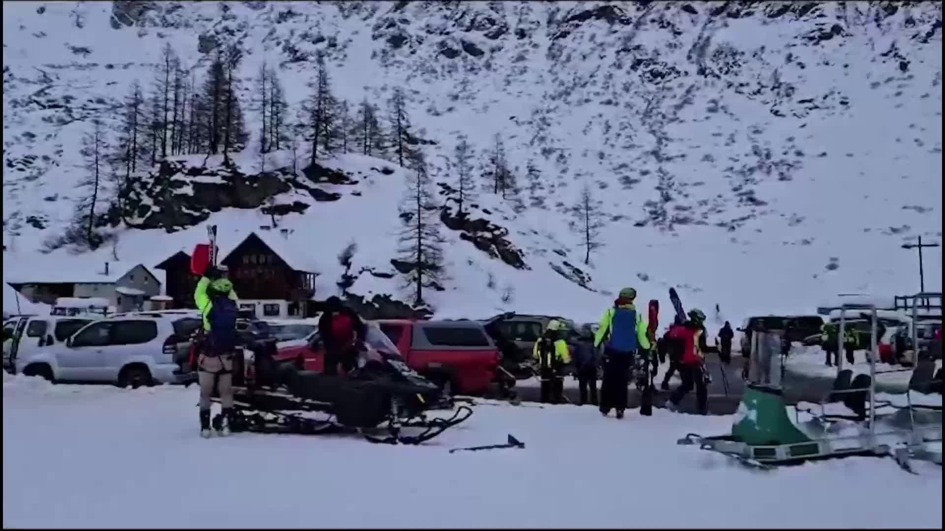 Две тела бяха открити след лавина в италианските Алпи (ВИДЕО)
