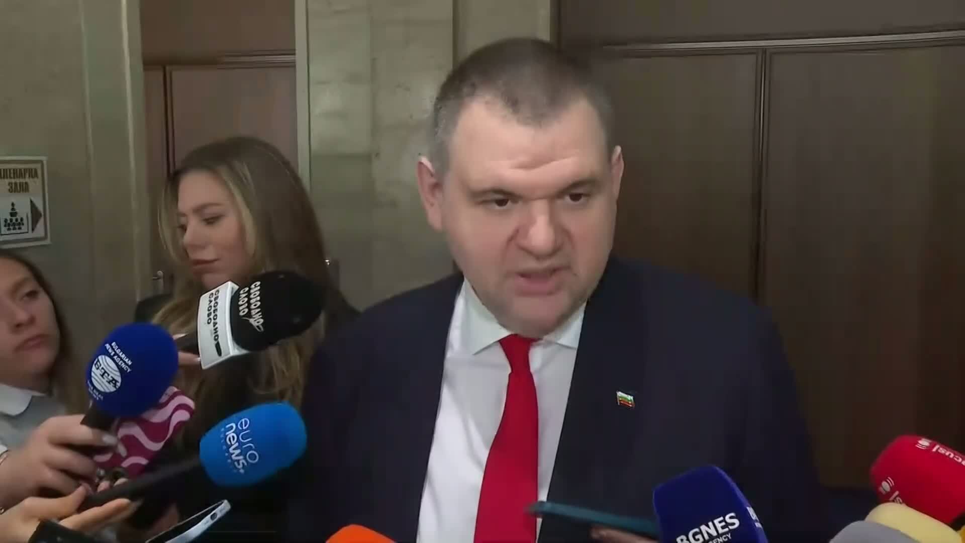Пеевски: Ако покажат 36 фактури за мои полети, платени от фирма "Спектрум", подавам оставка като лидер на ДПС