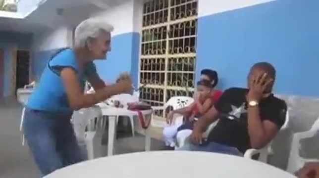 Танцуващата баба ..