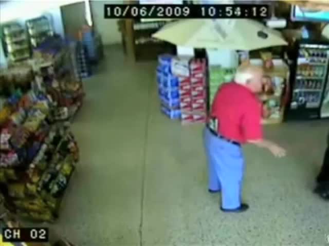 Много пиян мъж в супермаркет ! Смях ! 