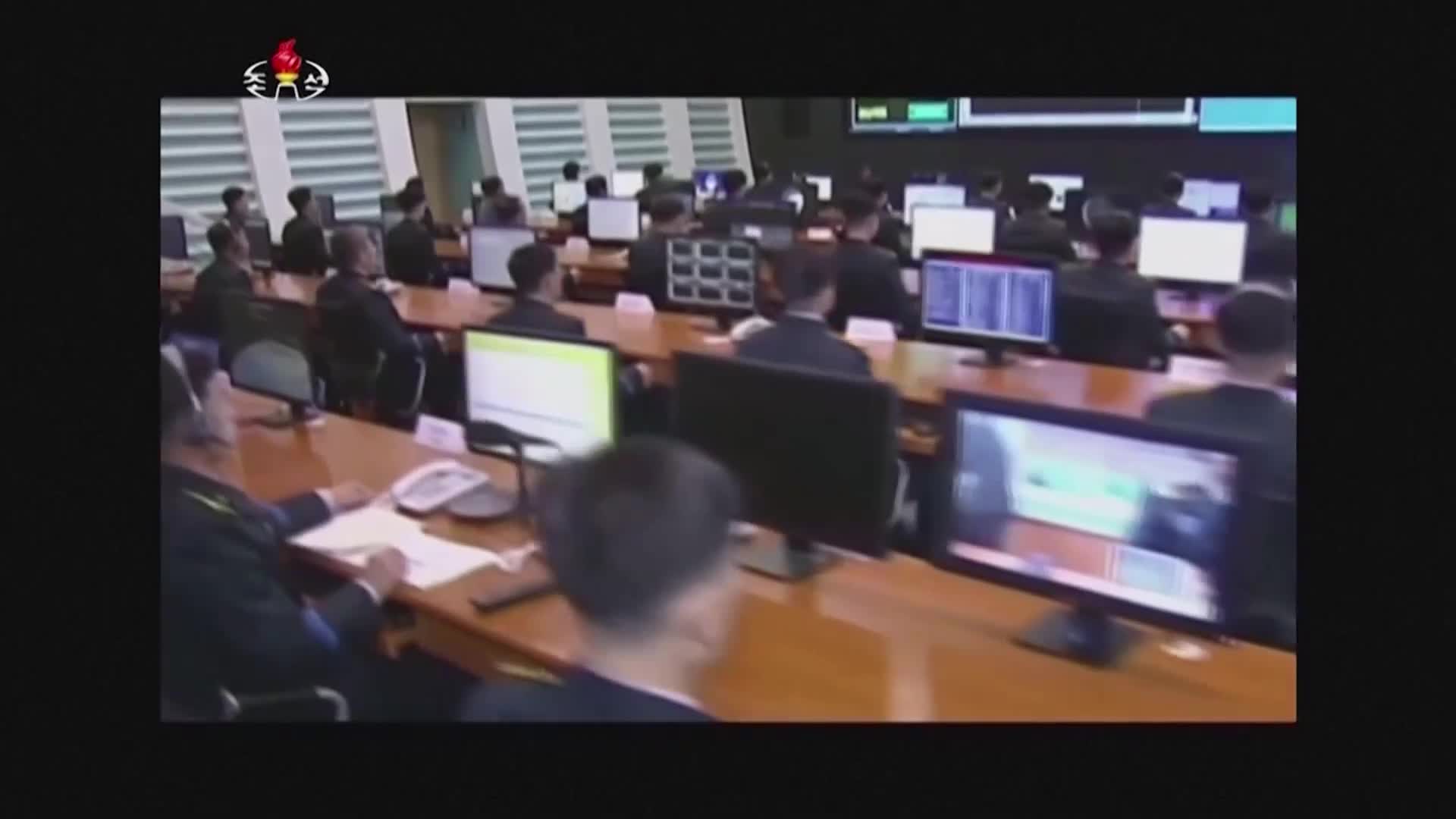Северна Корея изстреля ракета, вместо да изведе спътник в орбита (ВИДЕО)