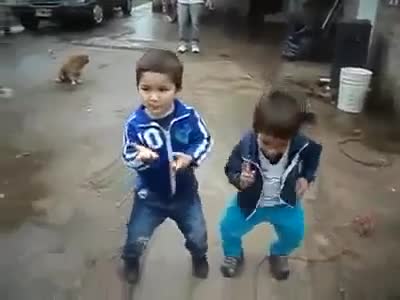 Тези двамата ще ви разбииат от смях !!!
