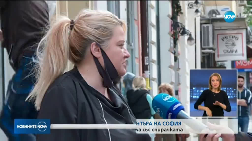 Жена се вряза с автомобила си в магазин в центъра на София