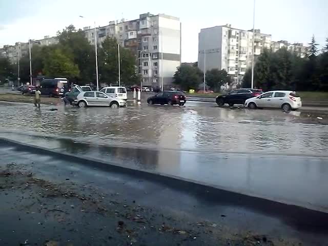Новоизграденият бул. "Левски" във Варна след пороя